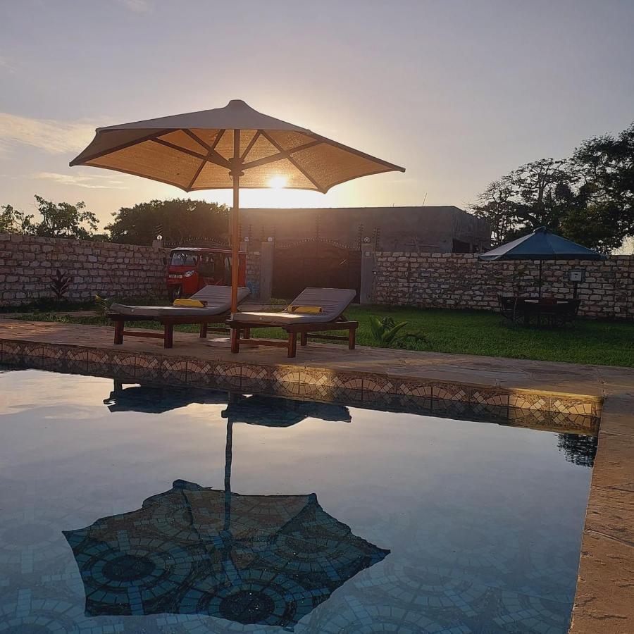 4 U Luxury Bungalows Diani Diani Beach Kültér fotó