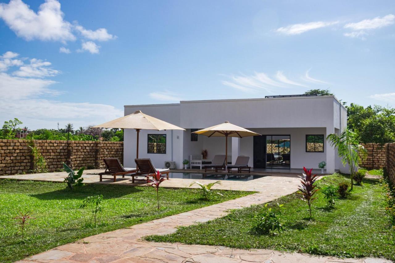 4 U Luxury Bungalows Diani Diani Beach Kültér fotó
