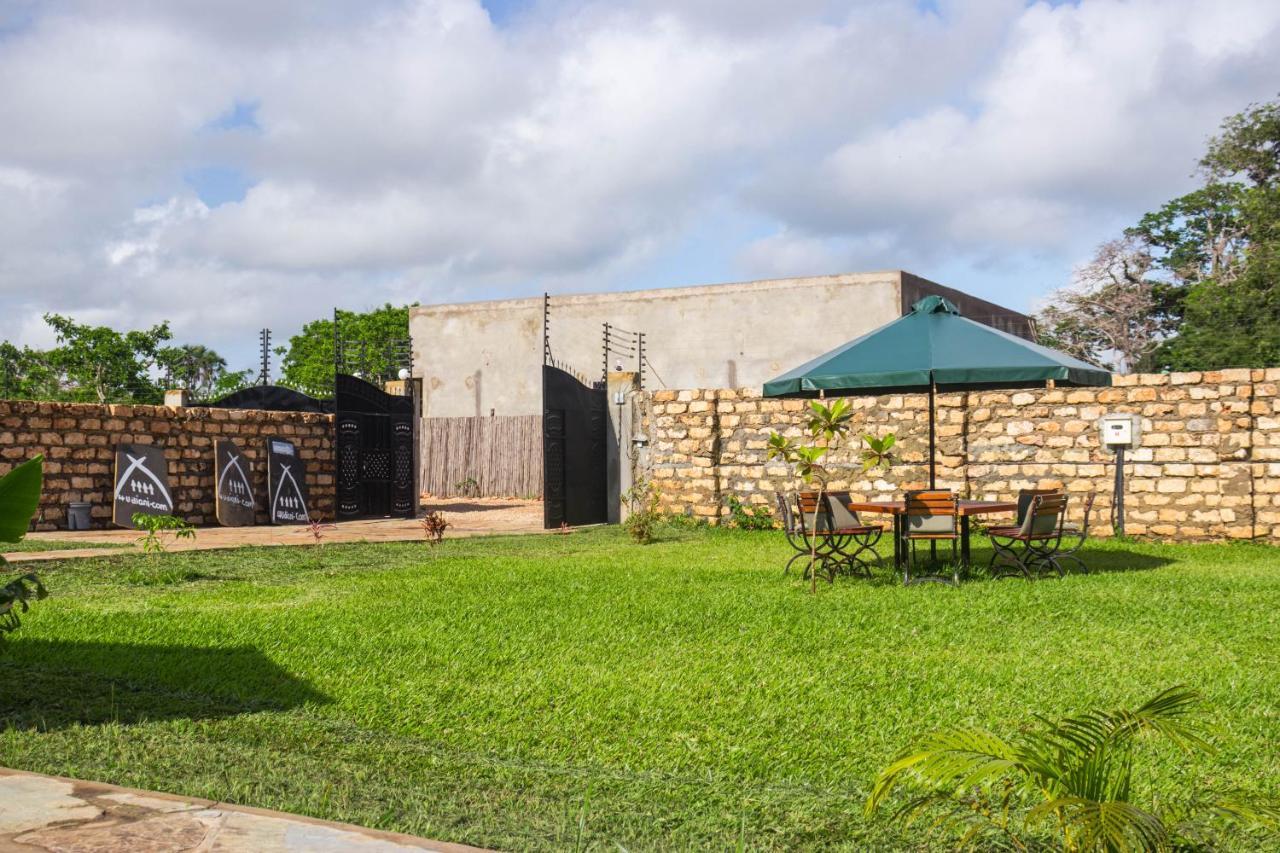 4 U Luxury Bungalows Diani Diani Beach Kültér fotó