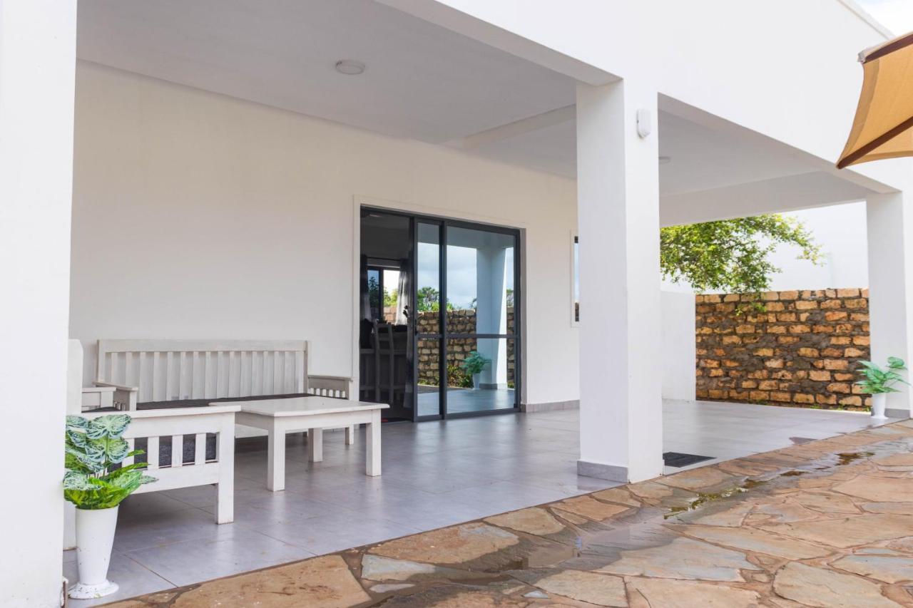 4 U Luxury Bungalows Diani Diani Beach Kültér fotó